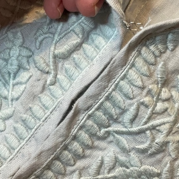 Chelsea & Theodore Sky Blue Linen Dress. Size Large. Embroidered accent. - Picture 10 of 12